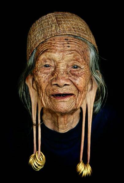 Old woman from dayak kenyah tribe east Borneo (kalimantan) Indonesia