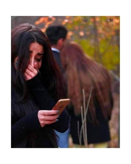 حاصل کر لینا، گنوا دینا، یہ دُکھ الگ ہیں، لیکن جو کل تک آپکا تھا آج اُسے کسی اور کا ہوتے ہوئے دیکھنا حوصلے ٹُوٹ جاتے ہیں یار🙂💔
🥀