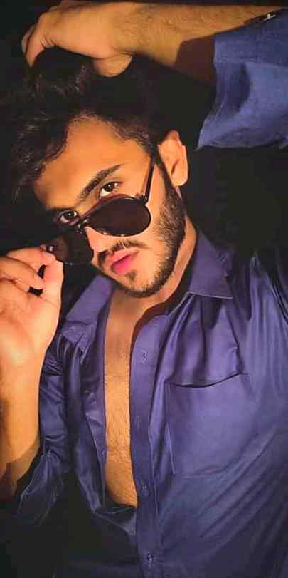 مجھے یقیں ہے کہ تم منفرد ہو اوروں سے
تمہیں گماں ہے کہ شاید میں اوروں جیسا ہوں