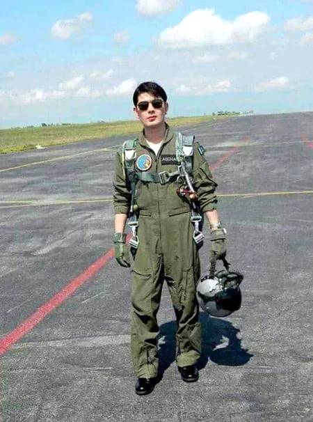 اے عید تمہیں کیا بتائیں 😔😔
ہم نے وہ لوگ بھی کھو دیے😔😔
جو عید تھے ہماری😶