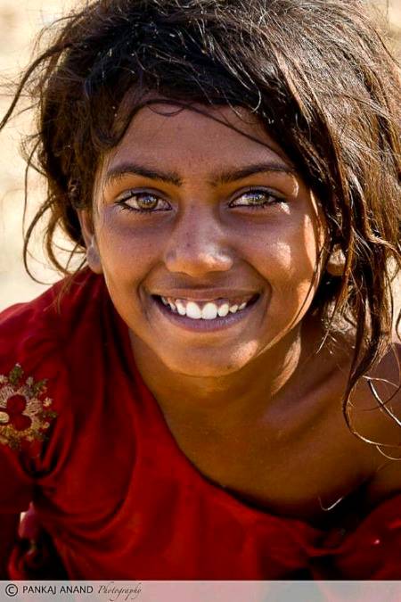 Purify your eyes,and see the pur world. Your life will fill with radiant forms....Rumi