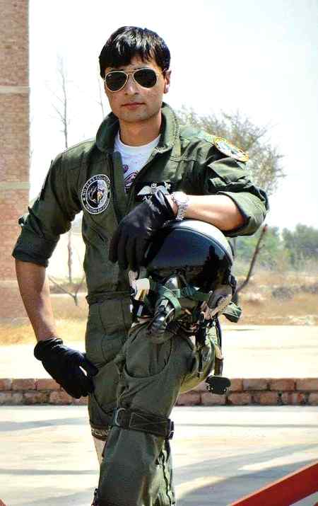 اے ارض وطن آج بھی اپنا یہ عہد ہے . 
ہم حَرْف وفا خُون سے تحریر کریں گے . . . !