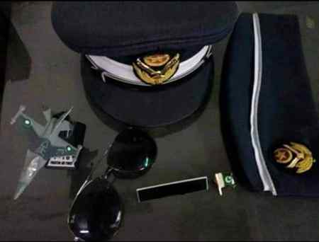 فطرت نے نہ بخشا مجھے اندیشۂ چالاک
رکھتی ہے مگر طاقت پرواز مری خاک

وہ خاک کہ ہے جس کا جنوں صیقل ادراک
وہ خاک کہ جبریل کی ہے جس سے قبا چاک

وہ خاک کہ پروائے نشیمن نہیں رکھتی
چنتی نہیں پہنائے چمن سے خس و خاشاک

اس خاک کو اللہ نے بخشے ہیں وہ آنسو
کرتی ہے چمک جن کی ستاروں کو عرق ناک