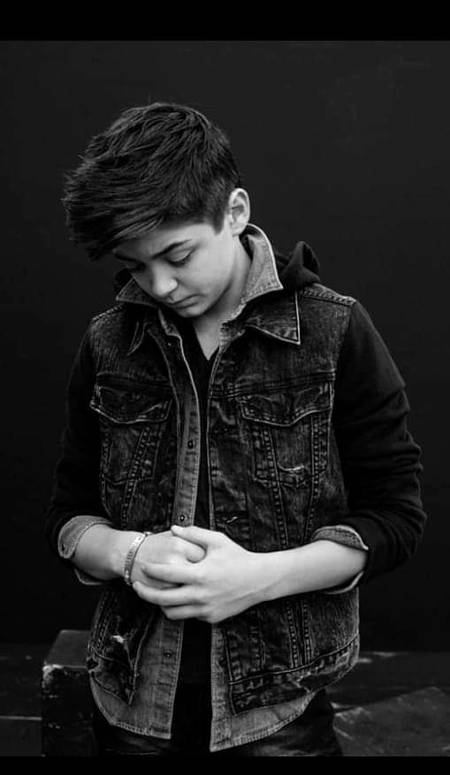 مصروف زندگی میں تیری یاد کے سوا 
آتا نہیں ہے کوئی میرا حال پوچھنے