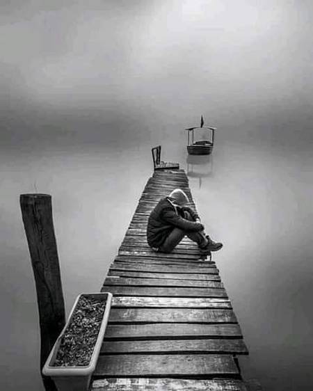 تب سمجھ میں آیا ہم کو اپنی ہار یقینی ہے دل کے مقابلے میں جب وه دماغ لگا کر بیٹھے تھے
💔💔🖤🖤