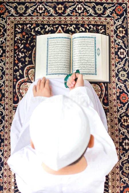 اپنے بچوں کو شروع سے ہی نماز کا عادی بنائیے تاکہ بڑے ہو کر ان کی یہ عادت پختہ ہو جائے