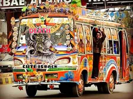 اُس کے لہجے کے بدلنے کی کہانی کوسمجھ کر 
اب بھی اے دل !اُسے چاہو تو تمہاری مرضی ۔