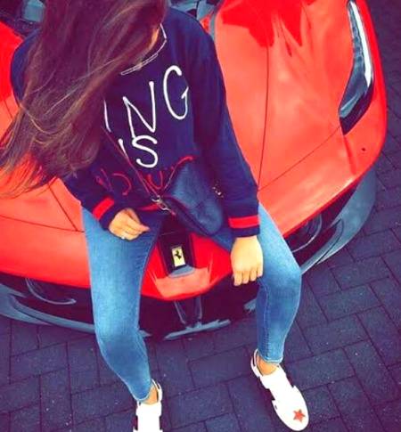 Apne ap me rha kre 😏😏