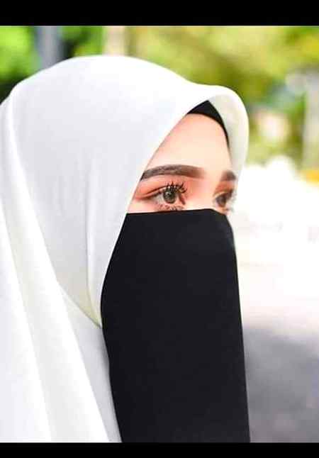 دنیاں میں آخرت کا خسارہ نہ کیجئے
موبائلوں میں وقت گزارا نہ کیجئے

حجاب کو ناپسند جو کرتے ہیں لڑکے
ان لڑکوں سے شادی گوارا نہ کیجئے