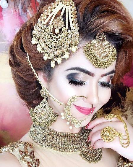 جب تجھ کو پاتا ہے دل مسکراتا ہے
کیا تجھ سے ہے واسطہ
کیا تجھ میں ڈھونڈوں میں کیا تجھ سے
چاہوں میں کیا کیا ہے تجھ میں میرا
Um e Hania