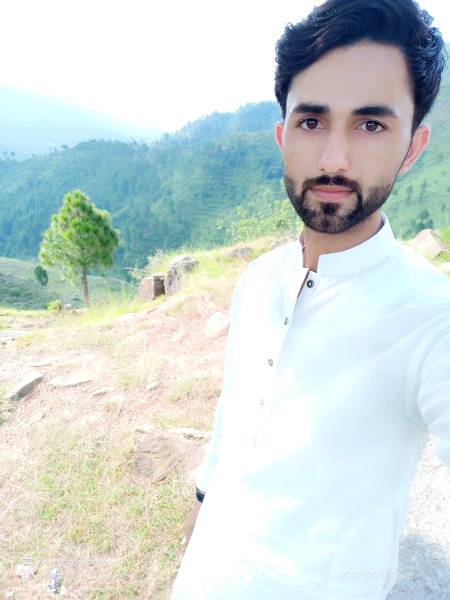 لاکھوں پڑے ہیں یہاں ہم سے بہتر 😊😊