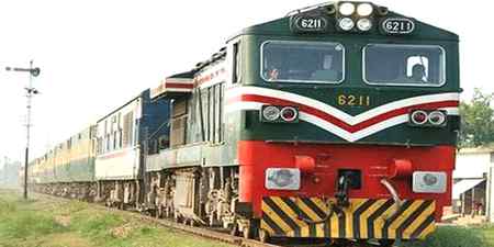 ٹرین سروس کب تک معطل رہے گی ، فیصلہ ہو گیا



کورونا وائرس کے پھیلاؤ کے خدشے کے پیش نظر ٹرین سروس رمضان تک معطل رکھنے کا فیصلہ کیا گیا ہے۔تفصیلات کے مطابق قومی کوآرڈینیشن اور آپریشن سینیٹر کے اجلاس ہوا جس میں وزیر ریلوے شیخ رشید اور چیف سیکریٹریز نے شرکت کی۔ اجلاس میں ملک بھر میں ٹرین سروس رمضان تک معطل رکھنے کا فیصلہ کیا گیا ۔ذرائع کے مطابق ریلوے کو بندش کے باعث یومیہ 20 کروڑ روپے کا نقصان برداشت کرنا پڑ رہا ہے۔خیال رہے کہ ملک بھر میں جاری لاک ڈاؤن کے باعث 14 اپریل تک ٹرین سروس معطل ہے۔
😭😫