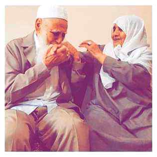 سچی محبّت صرف نکاح پہ آ کے مکمّل نہیں ہوتی بلکہ اصل امتحان تو نکاح کے بعد شروع ہوتا ہے۔۔۔اور میں نے بھی اس سے ایسا ہی عشق کیا ہے جو نکاح کے بعد مزید گہرا ہو جائیگا پھر اس کی تھکن کو سکوں میں تبدیل کرنا ❤ اسے صبح و شام اپنی محبّت کا احساس دلانا ❤ اس کے ماتھے کو بوسہ دینا ❤ جب وہ سو رہا ہو تو اسکو دیر تک دیکھتے رہ کے مسکراتے رہنا ❤ اس کے چہرے پہ مسکراہٹ برقرار رکھنا ہی میرا آخری مقصد ہوگا ❤ میرا عشق ہمارے بڑھاپے میں ایک مثال ہوگا کے لوگ چاہینگے کے انکی محبّت بھی کچھ ایسی ہی ہو۔۔۔❤