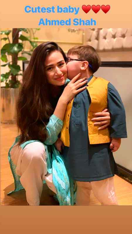 Cute pic Ahmed shah with sana... like ❤️❤️👍🏻