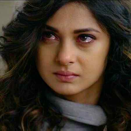 دل میں جب جگہ نہیں بچتی
درد آنکھوں میں پھیل جاتا ہے 💔💔