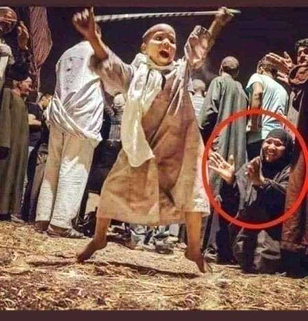 جب  پوری  دنیا آپ سے  منہ  موڑ  لے   😓دیکھنا ماں  ساتھ  ھوتی ہیں