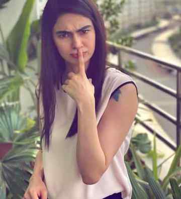 کیا کہا ؟؟
انتہائی بدلحاظ اور اکڑو ہوں،،😒
تو آپ سے کس نے کہا میرے منہ لگیں؟🙃✌️
Stay away 
Anum malik😇