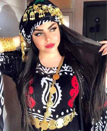 تیرے سادہ سے چہرے کو سجانے کے لئے
میں تراشوں گا تیرے چہرے کی آوارہ لِٹیں

For you jeena malik😉