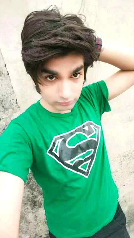 جن کے موبائل میں tik tok اور pubg نہیں ہے وہ لوگ سامنے آئیں ۔۔۔
وطن کی مٹی انہیں سلام کہتی ہیں ۔۔۔
۔🙋