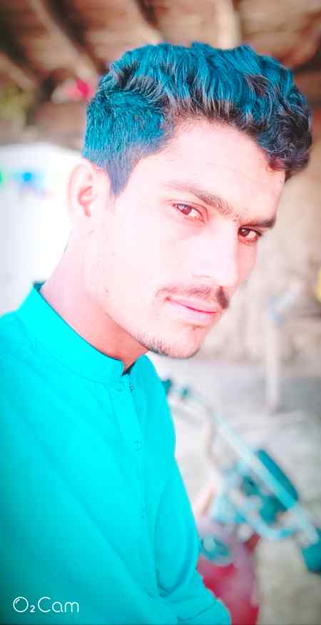 ہاتھوں کی لکیروں کو دیکھ کے عالم بولا تڑپ تڑپ
کے مرو گےمیں مسکرا کے بولا مر تو جاؤں گا نہ