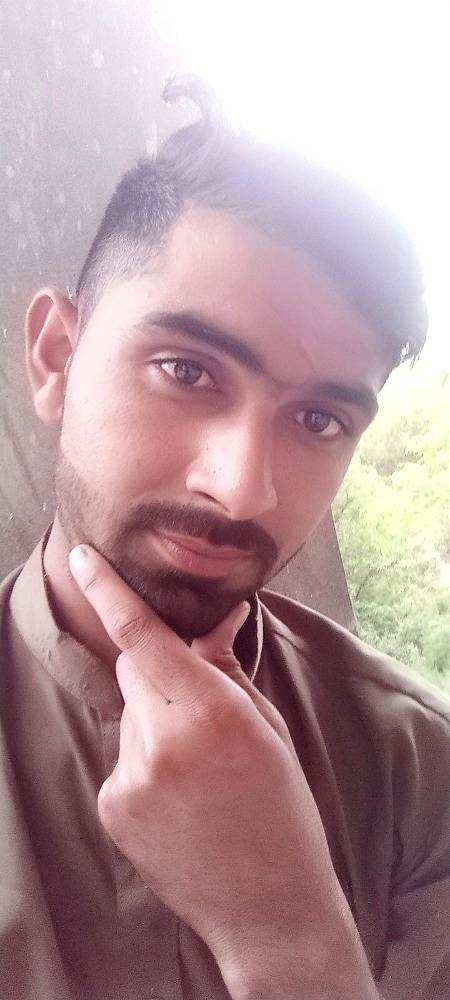 ہمیں سمجھنا اتنا آسان نہیں...

اور جو سمجھ سکے تم وہ انسان نہیں...
💔😏
