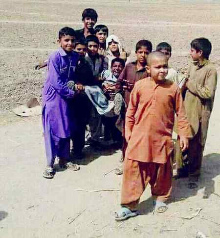 بچپن میں  سکول میں ایسے پروٹوکول سے لے کر 
جایا جاتا تھا 
ہائے وہ دن