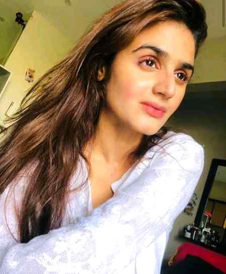 میری تنہائ دیکھیں گے تو حیرت ہی کریں گے لوگ 
محبت چھوڑ دیں گے یا محبت ہی  کریں گے لوگ
Hy ander se tota howa hon