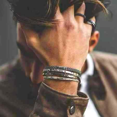 اَب چشمِ تمّاشہ کو , جَھپکنے نہیں دینا
اِس بار جو ڈُوبا تو , اُبھرنے کا نہیں میں