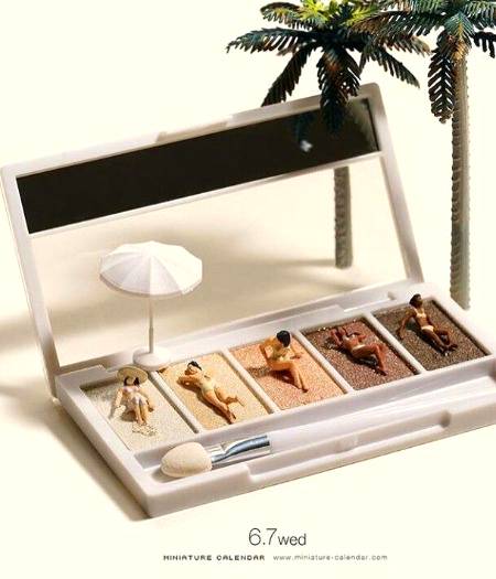 Makeup kit as beech waoo tinny