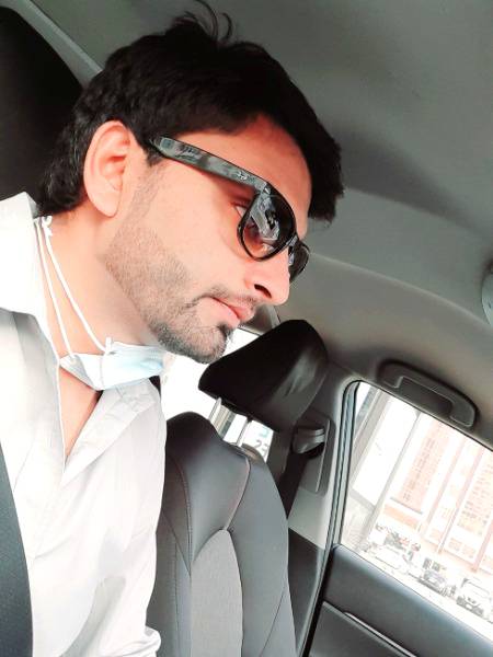 کرشمہ سازیٔ حسن تصورات نہ پوچھ 
وہ آ گئے مرے دل میں خیال سے پہلے