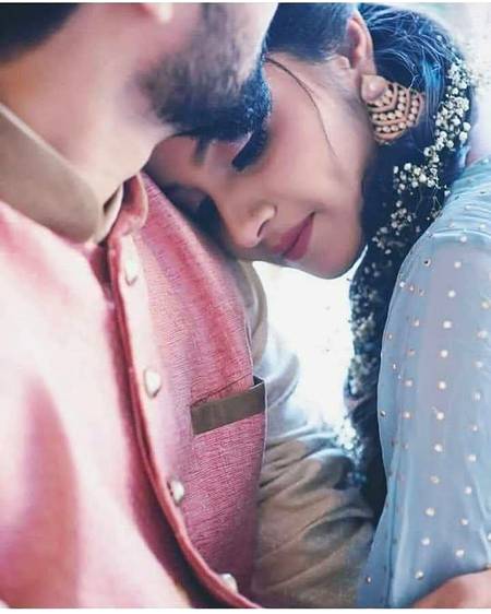 تم کو آتا نہیں منانا ——— تو🤭🙈
سر کو شانے پہ آ کے رکھ دینا۔۔😍💕😌
❤️