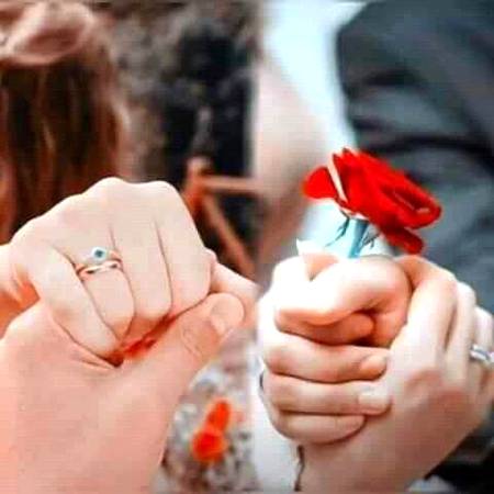ﺗﯿﺮِﯼ ﺭُﻭﺡ ﮐﯽ ﺧُﻮﺷﺒُﻮ ___ ﺳﻤﺎﺋﯽ ﮨﮯ ﺳﺎﻧﺴﻮﮞ ﻣﯿﮟ

ﺳﺎﻧﺲ ﭼﻠﺘﯽ ﮨِﯽ ﻧﮩﯿﮟ ____ ﺟﺐ ﺗﮏ ﺗﯿﺮﺍ ﺫِﮐﺮ ﻧﮧ ﮨﻮ🥰💕

🙈❤️🙈