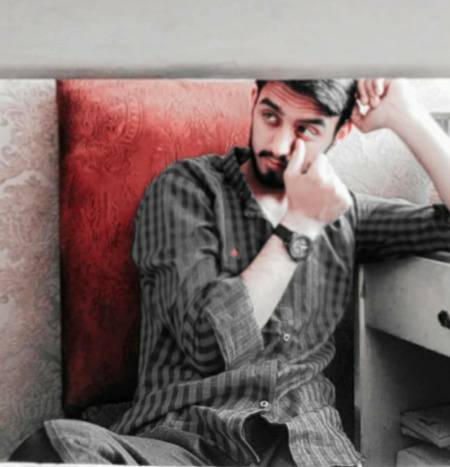 Terhi bato ka seedha jawab☺️😇
M bad tameez 😎 meri Aadatein khraab.😏