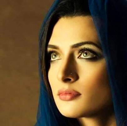 موسم خوشبو بادصبا میں چاند شفق اور تاروں میں
کون تمھارے جیسا ہے یہ وقت ملا تو سوچیں گے ------
