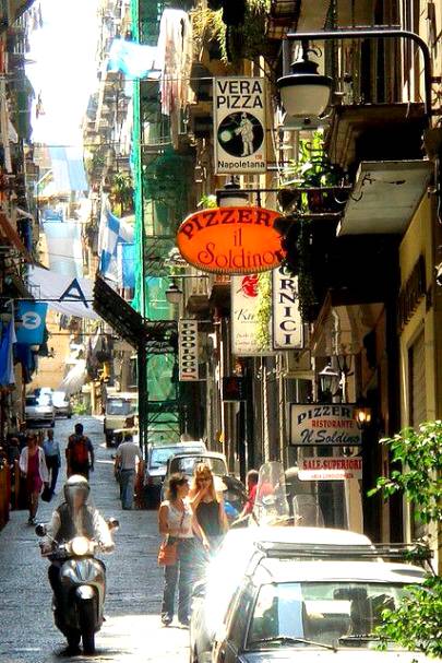 A side street in downtown Naples 💕💕