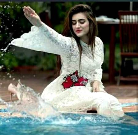 مُحبت میں ہوس محسوس ہونے لگے تو 
محبوب کی مُحبت اُس کے مُنہ پہ مار دینا__💔😐