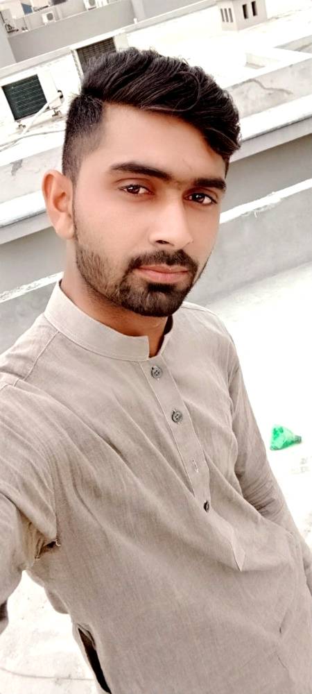 ہم ذرا بد لحاظ سے ہیں 
کم ہی کسی کو راس آتے ہیں😒😒😎😎