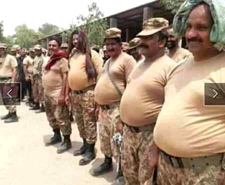 کہاں ہیں وہ لڑکیاں؟
جو کہتی ہیں شادی کروں گی تو
صرف فوجی سے۔
چن لو اپنا فوجی

🌹🌹🌹🌹