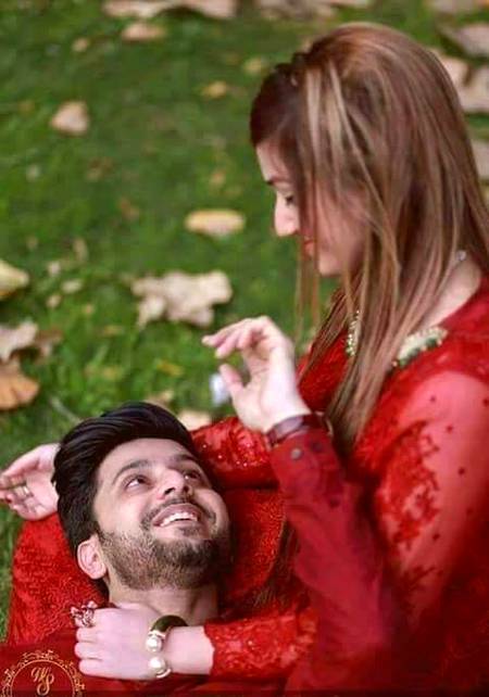 آو میرا ہاتھ پکڑ کر آج چاند پر ٹہل آئیں ھم..!
مکمل خواب کیلئے زمین اب چھوٹی سی لگتی ہے…!