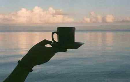 ہم نے کب کہا ہمیں پسند کیجئے! 🙄
چاۓ پیجیے
اور
😏شکل گم کیجئیے. 😎😎✌️✌️