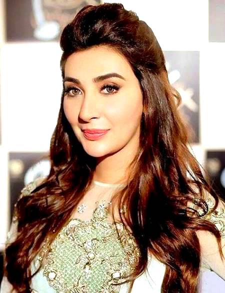 Ayesha Khan!