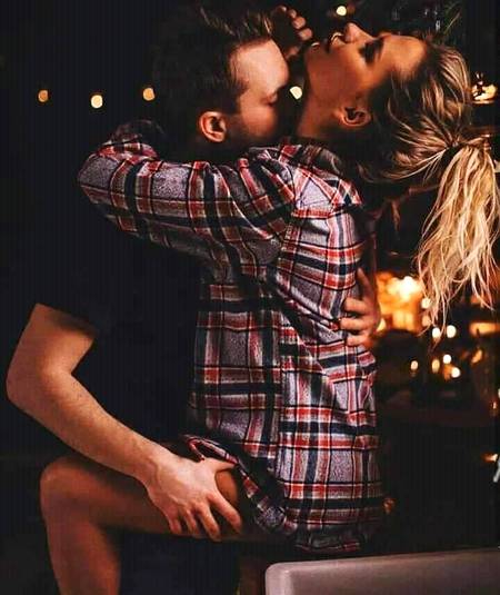 جی  یہی  چاہتا  ہے  آج  کے  دن
کاٹ کھاؤں میں تیرے انگ انگ کو
- H∆mzıı.. 🤹♂️�