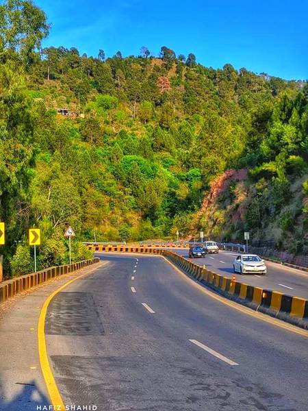 Murree Expressway

اس روڈ پر کس کس نے سفر کیا ؟😏🙄
مری_ایکسپریس_وے