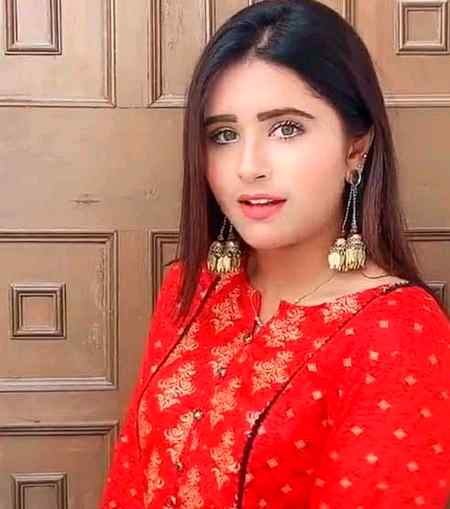 Tik tok ⭐️ Minahil Khan
Iski personal pic kisi ne virul kardi.....bohat he ghatya insan hoga wo jisne ye cheap harkat ki...