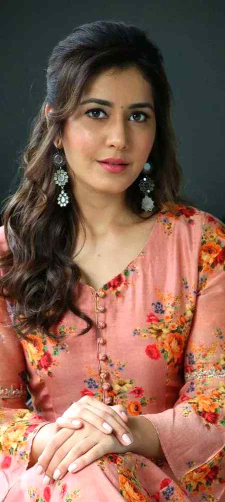 اچھی آنکھوں کے پجاری ہیں میرے شہر کے_ لوگ
تو میرے شہر میں آئے گا تو چھا جائے گا