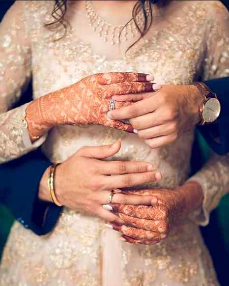 ادھوری محبتیں اچھی نہیں لگتیں
اللّہ ہر محبت کو نکاح تک پہنچائے😊🔐💝
AMEEN