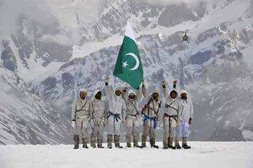 زمین🍃 نکل جاتی ھے کافروں کے پاؤں کے نیچے سے 
🍃جب مسلمان💕 فوجی کہتے ہیں🍃

نعرہ_تکبیر
💟اللہ_اکبر💟