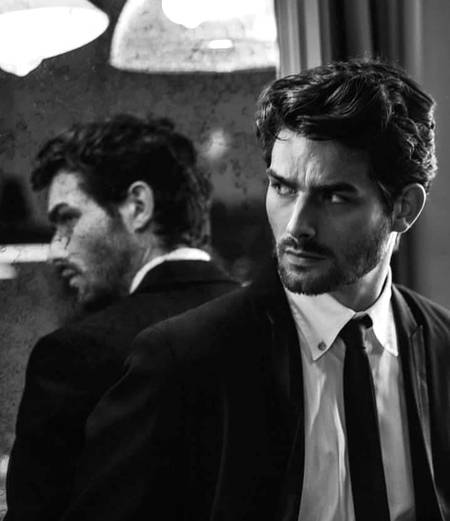 ﮐﯿﻮﮞ ﮐﺴﯽ ﮐﯽ ﺍﻣﯿﺪ ﺭﮐﮭﺘﮯ ﮨﻮ ﺻﺎﺣﺐ 
 ﺗﻨﮩﺎ ﺑﺘﺎ ﺗﻮ ﺭﮨﺎ ﮨﮯ ﻣﻄﻠﺐ ﮐﯽ ﺩﻧﯿﺎ ﮨﮯ ﯾﮧ