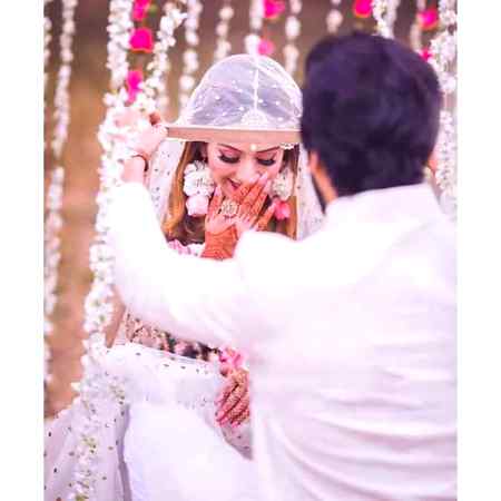 مدت سے جاری ھیں مذاکرات دل سے... ❤
فی الحال یہ تیرے سوا کچھ نہیں چاہتا.. 😍😍🙈