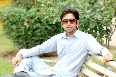 💖اپنی سانسوں کے دامن میں چھپا لو مجھ کو 
تیری روح میں اتر جانے کو جی چاہتا ہے 💖
